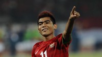 Hendra Sandi juga turut terjaring ketika Maldini Pali dan Sandy Meraudje diciduk. Sama, kasusnya adalah dugaan pemerkosaan dan ketiganya langsung ditetapkan sebagai terduga pelaku ketika itu. (Foto: Robertus Pudyanto/Getty Images)