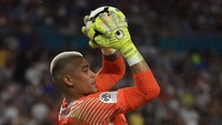 3. Alphonse Areola. Bermain untuk Paris Saint-Germain, kiper 25 tahun asal Prancis ini telah memiliki 15 clean sheet dari 28 laga (53,6%) Ligue 1. Ada 19 gol yang sudah bersarang di gawangnya alias 0,68 gol per partai atau satu gol setiap 133 menit. (Foto: Mike Ehrmann/Getty Images)
