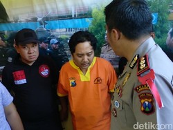 Hanya Karena Main HP Saat Belajar, Anak Ini Disetrum Bapaknya