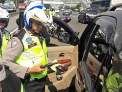 Todongkan Airsoft Gun di Tol, Pengemudi Koboi Ditangkap Polisi