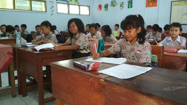 seragam siswa di Blitar digratiskan