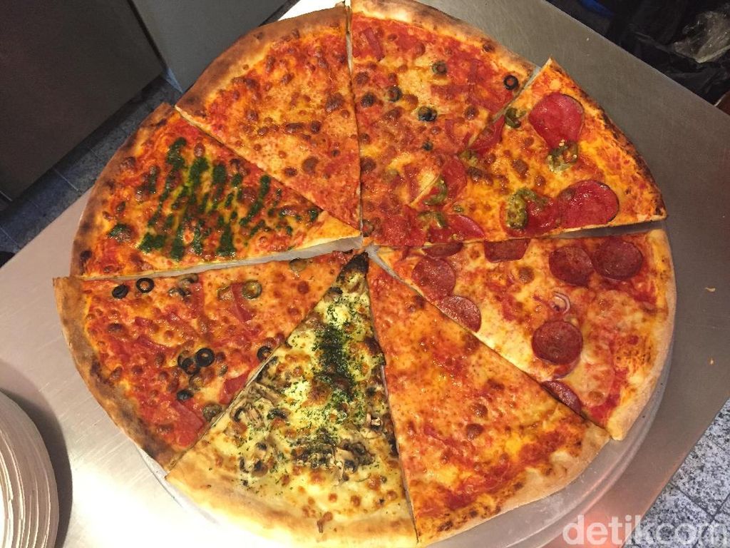 Di Sini Anda Bisa Menikmati Pizza Gaya New York Di Sini Anda Bisa Menikmati Pizza Gaya New York