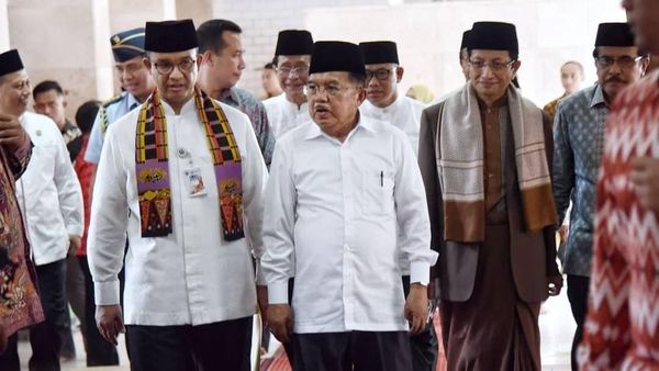 10 Gaya Anies Baswedan Pakai Syal, Motif Batik hingga Bendera Palestina