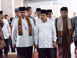 10 Gaya Anies Baswedan Pakai Syal, Motif Batik hingga Bendera Palestina