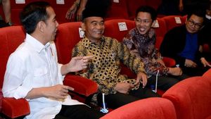 Foto: Jokowi Nonton Bioskop di Malang