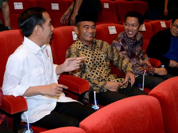 Foto: Jokowi Nonton Bioskop di Malang