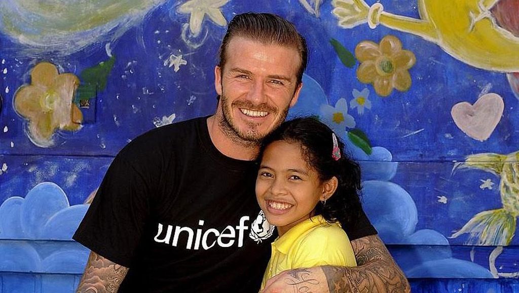 So Sweet! Gaya Beckham Bersama Sripun dan Anak-anak di Seluruh Dunia