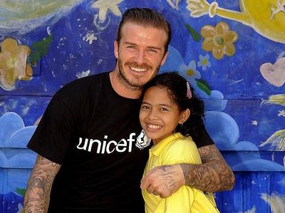 So Sweet! Gaya Beckham Bersama Sripun dan Anak-anak di Seluruh Dunia