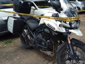 Melirik Motor Ratusan Juta Milik Bos Abu Tours Melirik Motor Ratusan Juta Milik Bos Abu Tours