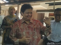 Saat Menperin Airlangga Gosok Cincin Nikah di Kotagede Yogya