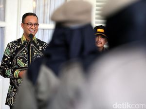Anies Minta Ibu-ibu Satpol PP Hindari Konflik di Alexis