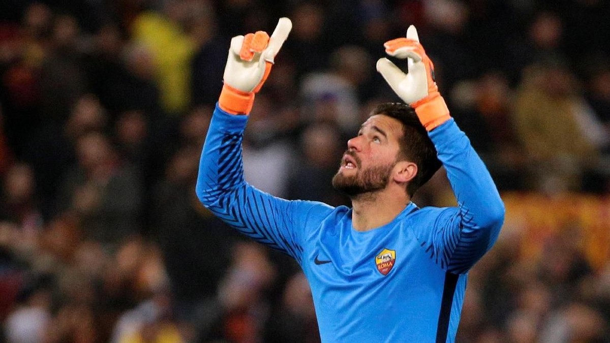 Alisson Becker jadi kiper termahal dunia setelah dibeli Liverpool (Max Rossi/Reuters)