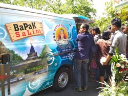 Bapak Salim, Solusi Bayar Pajak Kendaraan di Hari Libur