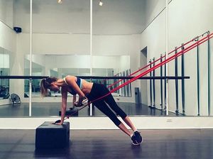 Skoliosis Tak Halangi Model Victorias Secret Ini untuk Aktif Olahraga