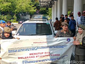 Anies Terjunkan 30 Ibu-ibu Satpol PP Pastikan Alexis Tutup Anies Terjunkan 30 Ibu-ibu Satpol PP Pastikan Alexis Tutup