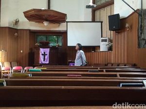 Menengok Persiapan Jumat Agung di Gereja Tua Cirebon