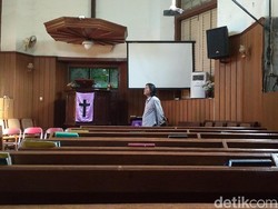 Menengok Persiapan Jumat Agung di Gereja Tua Cirebon
