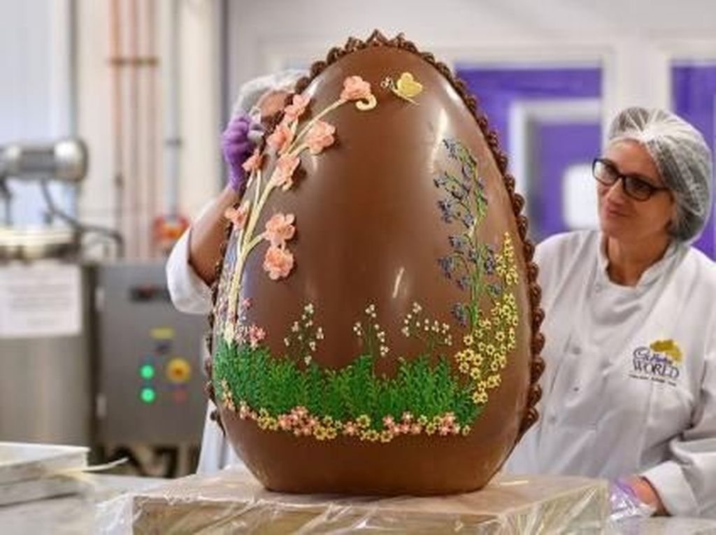 Telur Cokelat Raksasa Seberat 50 Kg Ini Dibuat untuk Paskah