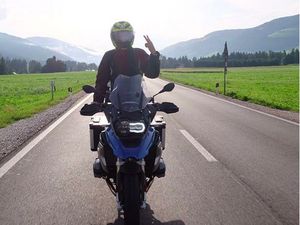 Terungkap! Begini Keroyalan Bos Abu Tours di Hobi Motor Besarnya Terungkap! Begini Keroyalan Bos Abu Tours di Hobi Motor Besarnya