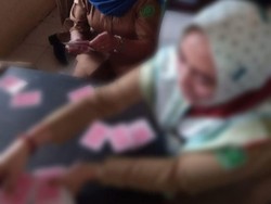 KemenPAN-RB Bakal Sanksi Tegas PNS Main Kartu yang Viral