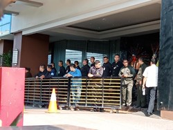 Anies Terjunkan 30 Ibu-ibu Satpol PP, Begini Suasana Alexis