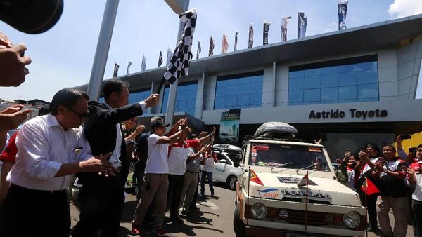Kijang Doyok dan Mobil Baru Toyota Touring ke Timor Leste