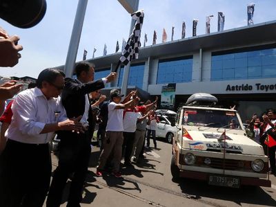 Kijang Doyok dan Mobil Baru Toyota Touring ke Timor Leste