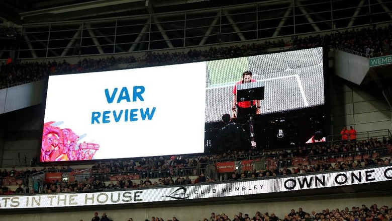 Jangan Tanyakan VAR ke Vardy, Kepanjangannya pun Ia Tak Tahu