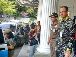 Anies Minta Dishub DKI Jawab Somasi Ratna Sarumpaet