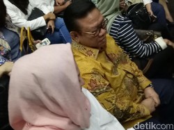 Agung Laksono dan Yahya Zaini Hadiri Sidang Tuntutan Novanto