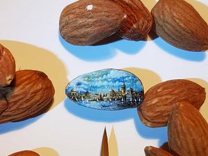 Keren! Seniman Ini Buat Micro Art di Permen, Telur hingga Biji Labu