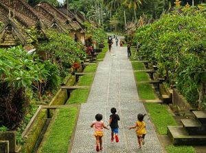 Desa Wisata Menanti Sentuhan Wishnutama