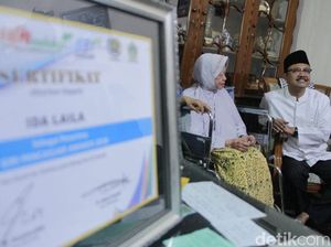 Jenguk Ida Laila, Gus Ipul Komitmen Perhatikan Nasib Seniman