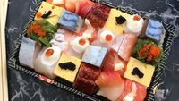Bukan Lonjong, Sushi Cube Ini Bentuknya Dadu Mungil dan Instagenic!