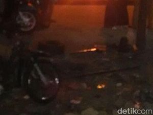 Pintu Mobil Sempat Macet saat Terbakar, 3 Penumpang Ini Selamat Pintu Mobil Sempat Macet saat Terbakar, 3 Penumpang Ini Selamat