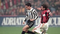 Juventus melambungkan nama Filippo Inzaghi saat mulai bergabung di 1997. Selama empat musim, Inzaghi mencetak 89 gol dalam 165 penampilan dengan raihan satu Scudetto. Inzaghi lantas menyeberang ke Milan dan meraih dua Scudetto dan dua Liga Champions. (Foto: Claudia Villa /Allsport)