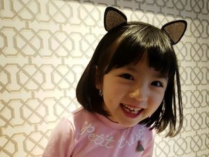 Semoga Keceriaan Gadis Kecil Berponi Ini Menular ke Kita Ya, Bun