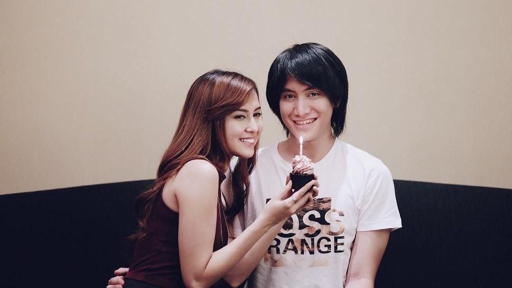 Jelang Nikah, Lihat Lagi Kemesraan Kevin Aprilio dan Vicy Melanie! Jelang Nikah, Lihat Lagi Kemesraan Kevin Aprilio dan Vicy Melanie!