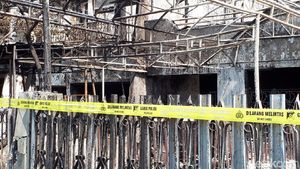 Foto: Lokasi Kebakaran di Taman Kota Digaris Polisi