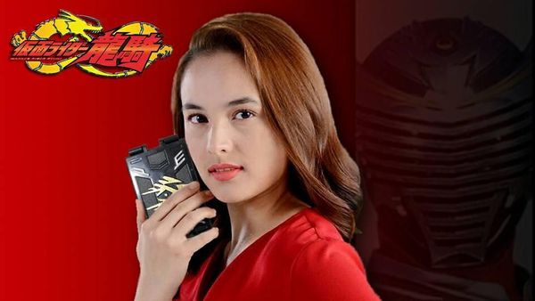 Keren! Brand Ambassador Ponsel Disulap Jadi Kamen Rider