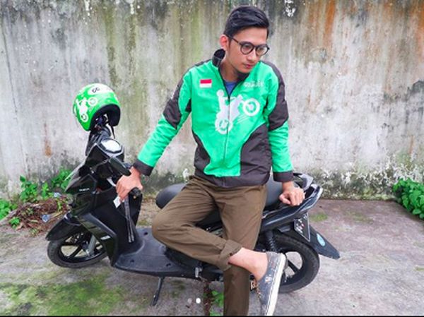 Potret Nabhan Cody, Driver Ojol Ganteng yang Hobi Kulineran dan Minum Kopi