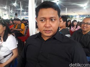Alasan Frans Sukarela Jadi Penerjemah Bahasa Isyarat di Katedral Alasan Frans Sukarela Jadi Penerjemah Bahasa Isyarat di Katedral