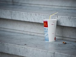 Seluruh Gerai McDonalds Inggris Akan Ganti Sedotan Plastik dengan Sedotan Kertas