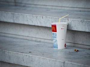 Seluruh Gerai McDonalds Inggris Akan Ganti Sedotan Plastik dengan Sedotan Kertas Seluruh Gerai McDonalds Inggris Akan Ganti Sedotan Plastik dengan Sedotan Kertas