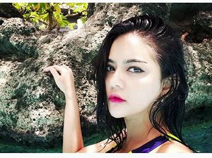 Olahraga ala Jenita Janet, Basah-basahan di Kolam Renang