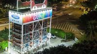 Beli Mobil di Vending Machine Raksasa, Wajib Selfie Dulu