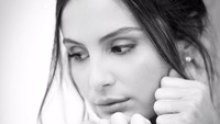 Sementara kiper Tottenham, Hugo Lloris, punya istri bernama Marine Lloris, yang dinikahinya sejak 2012. Keduanya sudah punya dua anak bernama Anna Rose Lloris dan Guiliana Lloris. (Foto: Instagram @llorismarine)