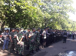 155 Aparat Gabungan Amankan Ibadah Jumat Agung di Katedral