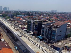 Naik LRT Jakarta Bisa Langsung Nyambung Bus TransJakarta Naik LRT Jakarta Bisa Langsung Nyambung Bus TransJakarta