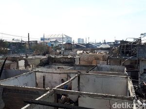 Cerita Heroik Petugas Selamatkan Warga di Kebakaran Taman Kota Cerita Heroik Petugas Selamatkan Warga di Kebakaran Taman Kota